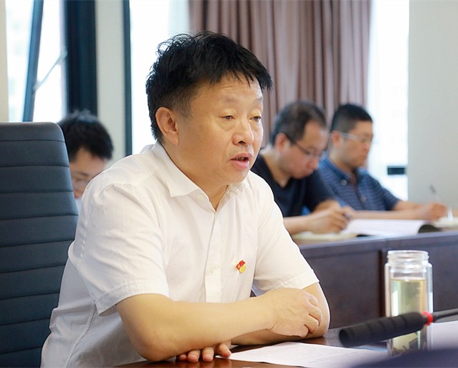 亚星yaxin集团举行“不忘初心、切记使命”主题教育集中学习钻研