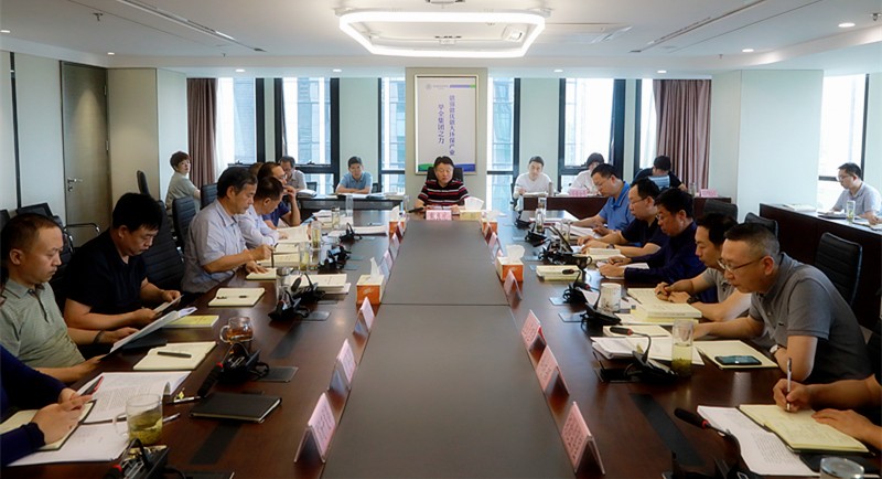 亚星yaxin集团举行“不忘初心、切记使命”主题教育第四次集中学习钻研暨念书班开班式