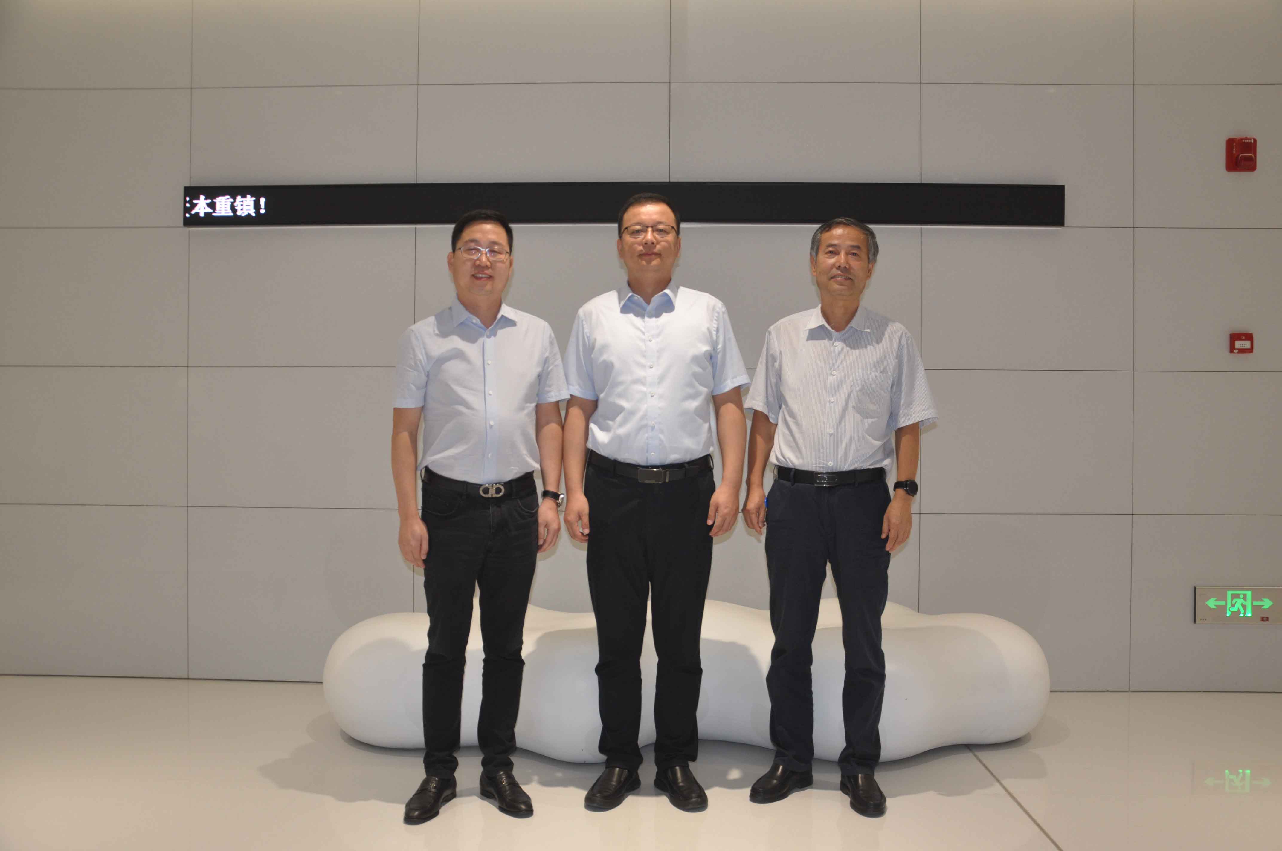 20190909通讯稿-研究院公司入驻中西部陆港金融小镇签约仪式暨亚星yaxin集团专业化众创空间设立仪式2.jpg