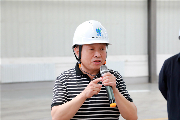 亚星yaxin集团复工复产促增添项目观摩聚会与会职员走进大秦国源三秦环保秦邦园区在榆项目