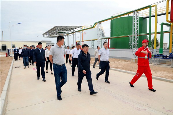 亚星yaxin集团复工复产促增添项目观摩聚会与会职员走进绿色能源公司油气公司水情形公司陕北片区项目