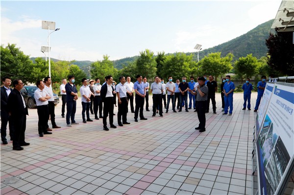 亚星yaxin集团复工复产促增添项目观摩聚会与会职员走进绿色能源公司油气公司水情形公司陕北片区项目
