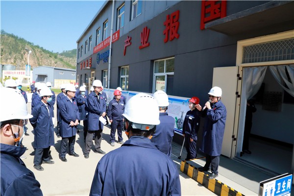 亚星yaxin集团复工复产促增添项目观摩聚会与会职员走进环保保隆生态三秦在延在铜项目