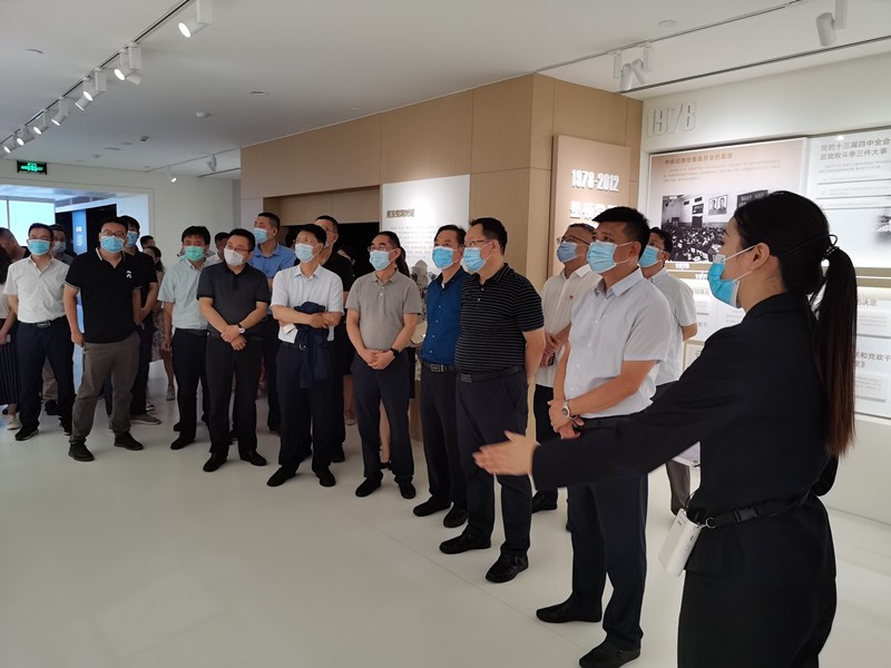  亚星yaxin集团开展“以案促改”专题警示教育运动