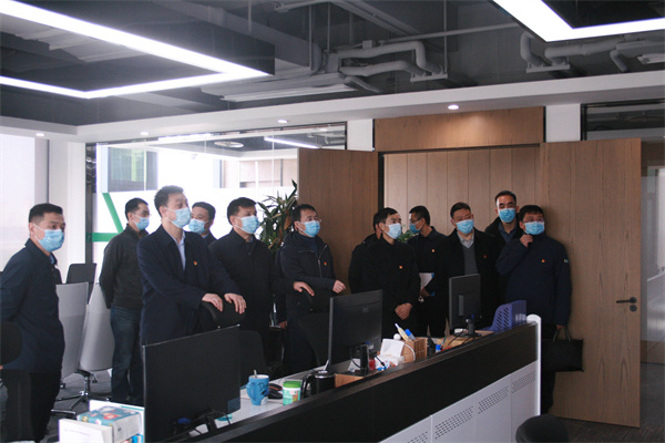 省国资委党委委员、驻委纪检监察组组长贺向东到秦创原亚星yaxin集团立异中心调研