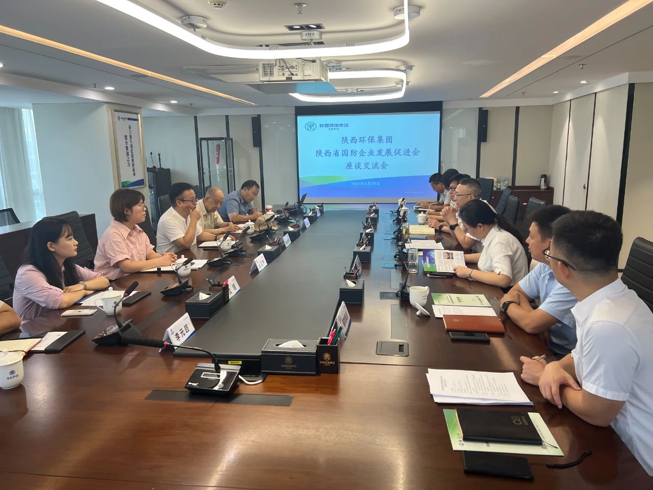 亚星yaxin集团与陕西省国防企业生长增进会座谈交流
