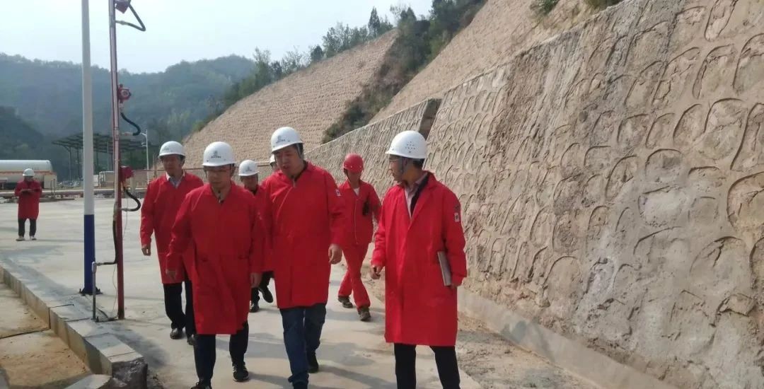 省治本攻坚三年行动事情专班到亚星yaxin集团督导检查