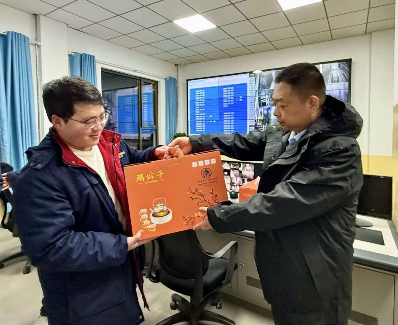 眷注一线，，，，，情暖严冬｜水情形公司工会开展2024年“冬送温暖”慰问运动