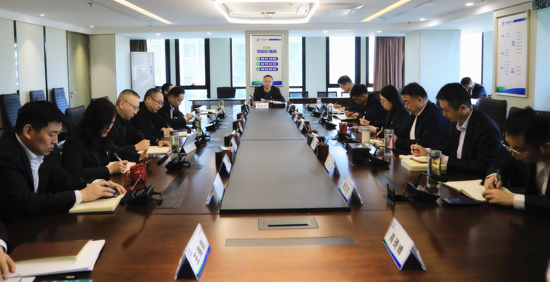 亚星yaxin集团专题转达学习习近平总书记主要讲话和天下两会精神
